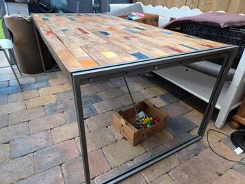 Industriële tafel, eettafel, eetkamertafel  beschikbaar voor biedingen