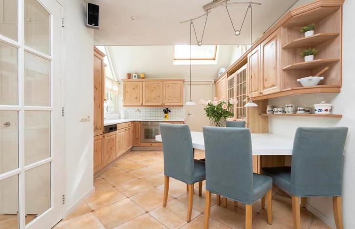 HÄCKER EIKEN HOUTEN KEUKEN / COMPLEET / INDUCTIE / VAATW, Huis en Inrichting, Keuken | Complete keukens, Gebruikt, Hoekkeuken