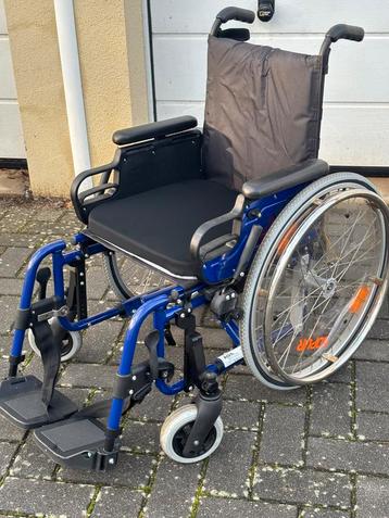 Degelijke stevige inklapbare Rolstoel klein model . beschikbaar voor biedingen