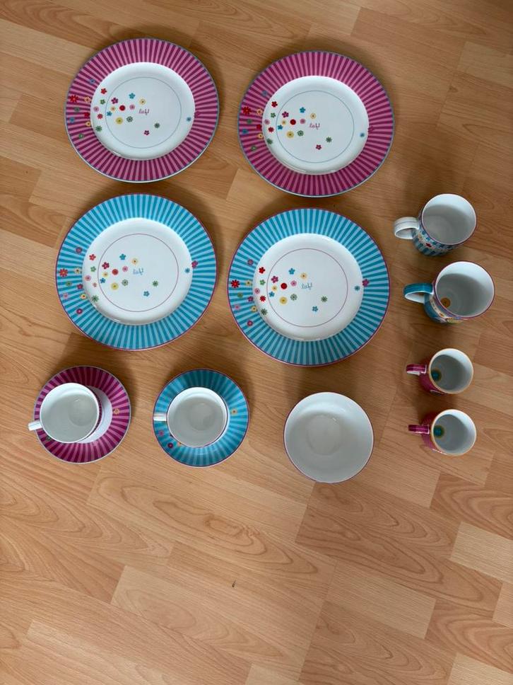 Veel serviesdelen  “Lief lifestyle”, Huis en Inrichting, Keuken | Servies, Zo goed als nieuw, Kop(pen) en/of Schotel(s), Overige stijlen