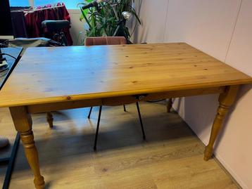 Tafel beschikbaar voor biedingen
