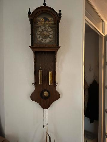 Antieke Wandklok met Maanstand beschikbaar voor biedingen