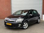 Toyota Auris 1.8 Full Hybrid Aspiration| NAVI| NEW APK| NAP, Auto's, Euro 5, 74 €/maand, Zwart, 4 cilinders
