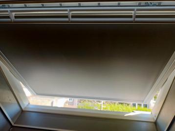 Velux Rolgordijn verduisterend...voor een dakraam. beschikbaar voor biedingen