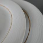 2 gebaksschotels golvend reliëf Arzberg Germany, Huis en Inrichting, Keuken | Servies, Overige typen, Ophalen of Verzenden, Zo goed als nieuw