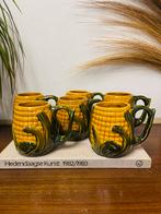 Mooie set unieke vintage mokken bekers mais vorm keramiek 6x, Gebruikt, Keramiek, Ophalen of Verzenden, Overige stijlen