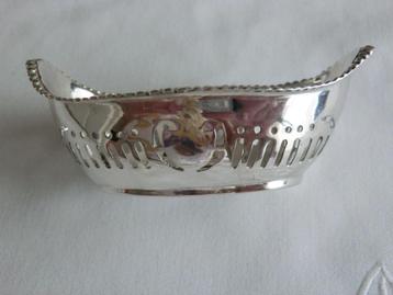 Zilver vol gekeurd bonbon schaaltje Jaarletter M 1922 beschikbaar voor biedingen