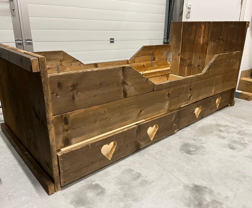 Steigerhouten bed met lades, 85 tot 100 cm, Gebruikt, Ophalen of Verzenden, Lattenbodem