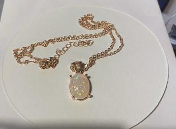 goudkleurige ketting met hanger Opaal beschikbaar voor biedingen