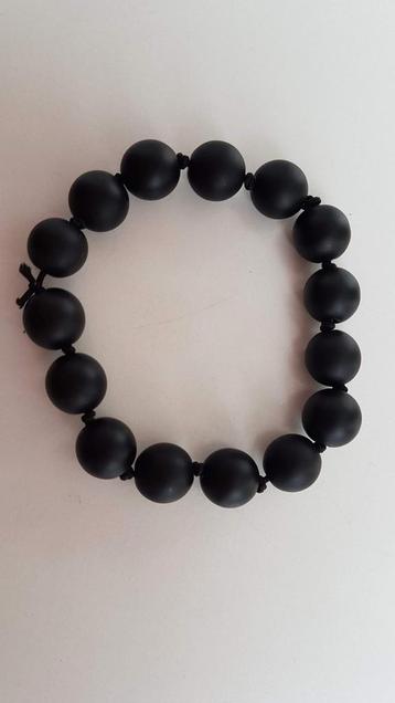 Armband van shungite kralen  beschikbaar voor biedingen
