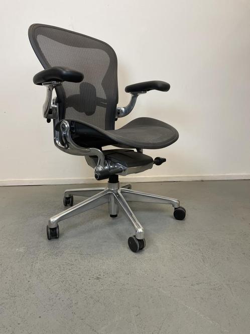 1x Herman Miller Aeron Remastered Bureaustoel Grijs - Chroom, Huis en Inrichting, Bureaustoelen, Zo goed als nieuw, Bureaustoel