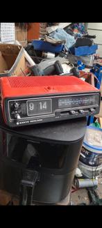 Sanyo wekker radio 70er jaren klapcijfers vintage, Antiek en Kunst, Antiek | Tv's en Audio, Ophalen of Verzenden
