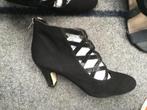 Zwarte opengewerkte pumps, maat 41, Kleding | Dames, Schoenen, Verzenden, Nieuw, Zwart