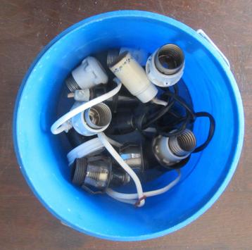 Zes lamphouders (E14) en 5 porseleinen zekering houders beschikbaar voor biedingen