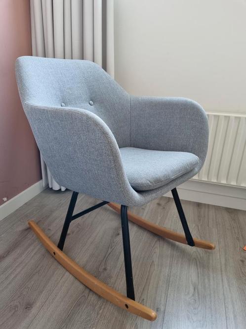 Lichtgrijze Schommelstoel, Huis en Inrichting, Stoelen, Zo goed als nieuw, Eén, Hout, Metaal, Stof, Grijs, Ophalen