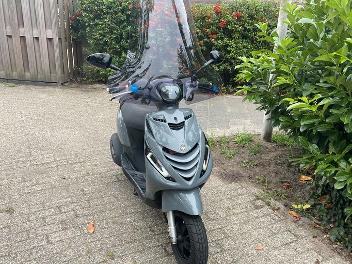 Piaggio Zip 4T injectie 2020, Fietsen en Brommers, Scooters | Piaggio, Gebruikt, Zip, Maximaal 45 km/u, Benzine, Ophalen