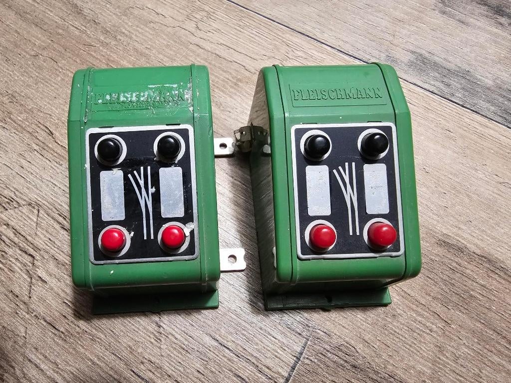 modeltrein H0 fleischmann wissel schakelaars 2 stuks €6,95, Gebruikt, Gelijkstroom, Fleischmann, Rails