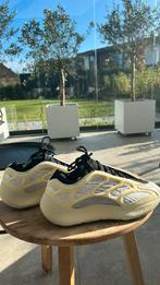 Yeezy 700 v3 AZAEL maat 42, Kleding | Heren, Schoenen, Wit, Nieuw, Ophalen of Verzenden, Adidas