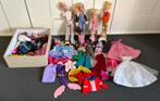 Diverse Barbiepoppen + doos kleding, Kinderen en Baby's, Ophalen of Verzenden, Gebruikt, Barbie