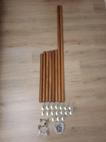 Houten trapleuningen met trapleuninghouders (20 stuks) beschikbaar voor biedingen