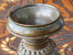 Mooie zware antieke Oosterse vaas van brons 15,5 cm., Antiek en Kunst, Antiek | Vazen, Ophalen of Verzenden