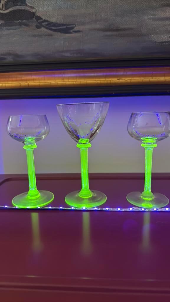 Glazen uranium glas uraniumglas, Antiek en Kunst, Antiek | Glas en Kristal, Ophalen of Verzenden