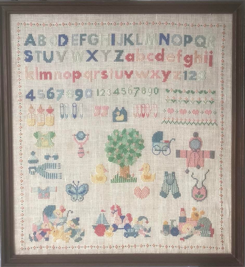 Merklap, mooie vintage geborduurde wanddecoratie 37x40 cm, Kinderen en Baby's, Kinderkamer | Inrichting en Decoratie, Ophalen