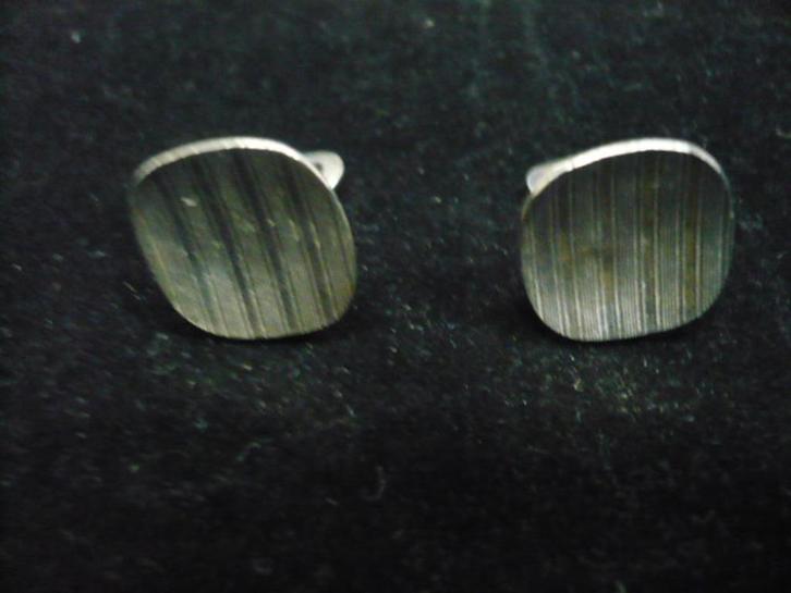 zilveren oorbellen clips zie de foto's, Sieraden, Tassen en Uiterlijk, Oorbellen, Gebruikt, Knopjes of Stekers, Overige materialen