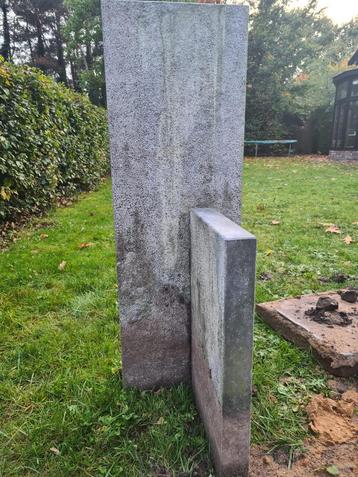 G603 'Padang Light' Granieten zuil beschikbaar voor biedingen