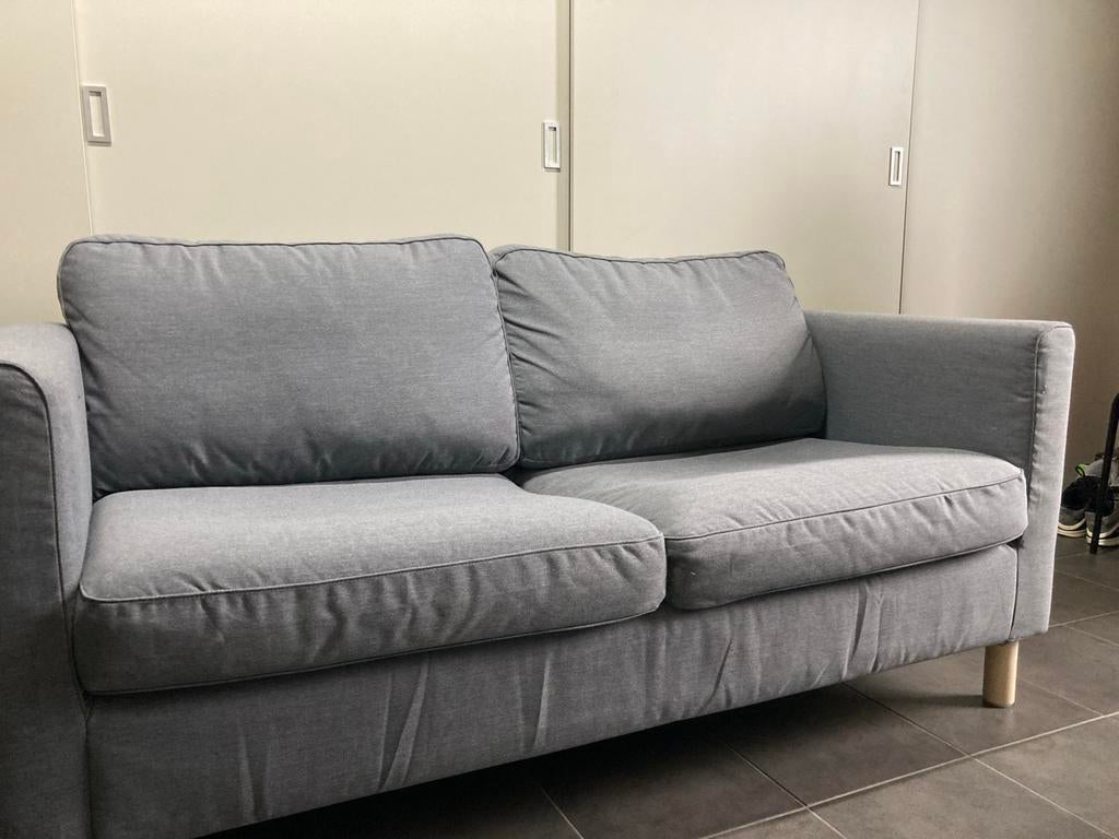 Grijze IKEA tweepersoonsbank - ideaal op studentenkamer, Huis en Inrichting, Banken | Bankstellen, 150 tot 200 cm, Tweepersoons