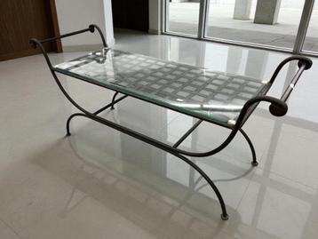 Bijzettafel, gietijzer met glazen blad # 9646 beschikbaar voor biedingen