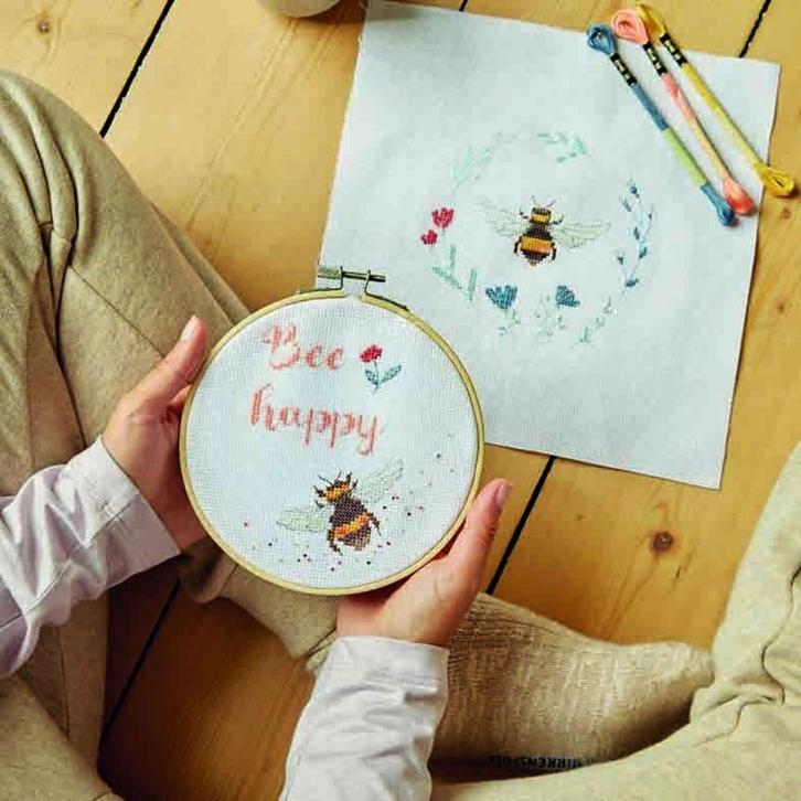 Borduurpakket Be Happy, Hobby en Vrije tijd, Borduren en Borduurmachines, Nieuw, Borduurpakket, Verzenden