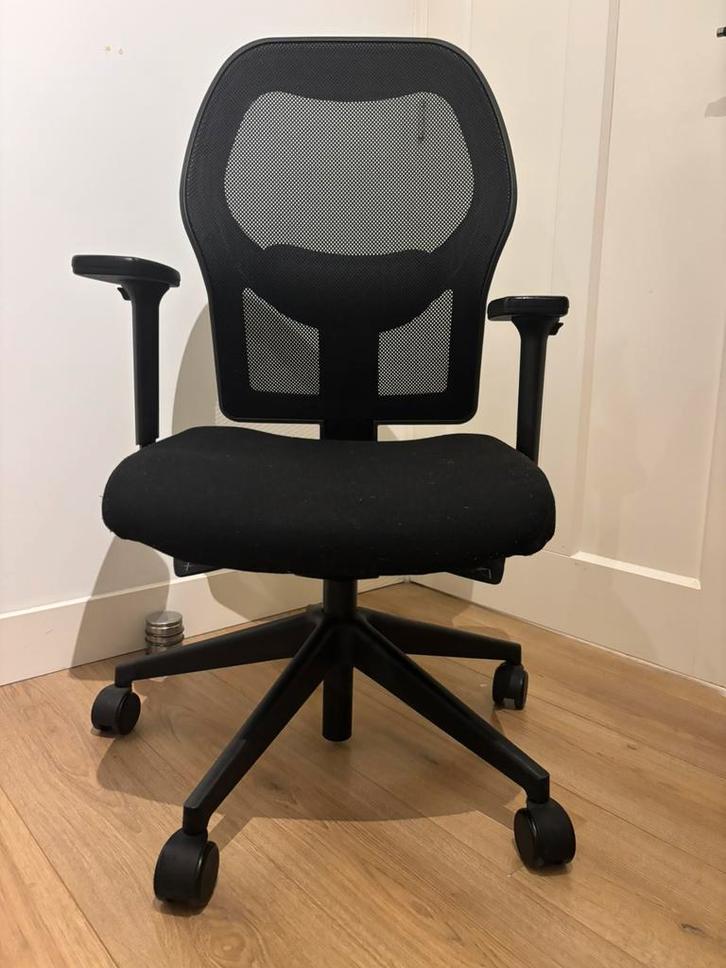Bureaustoel Ahrend 160 zwart mesh, Huis en Inrichting, Bureaustoelen, Zo goed als nieuw, Zwart, Ophalen