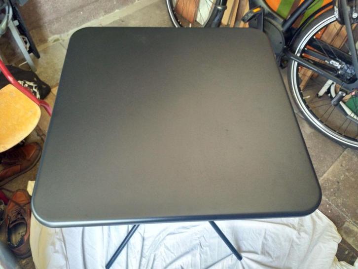Tafeltje, Huis en Inrichting, Tafels | Bijzettafels, Zo goed als nieuw, Vierkant, 60 cm of meer, 55 tot 75 cm, Metaal of Aluminium