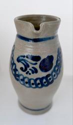 Oude stenen kan met blauwe decoratie, Ophalen of Verzenden