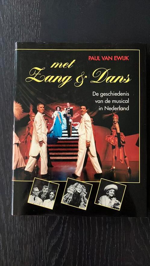 Met zang en dans - Geschiedenis van de musical in Nederland, Boeken, Muziek, Zo goed als nieuw, Overige onderwerpen, Ophalen of Verzenden
