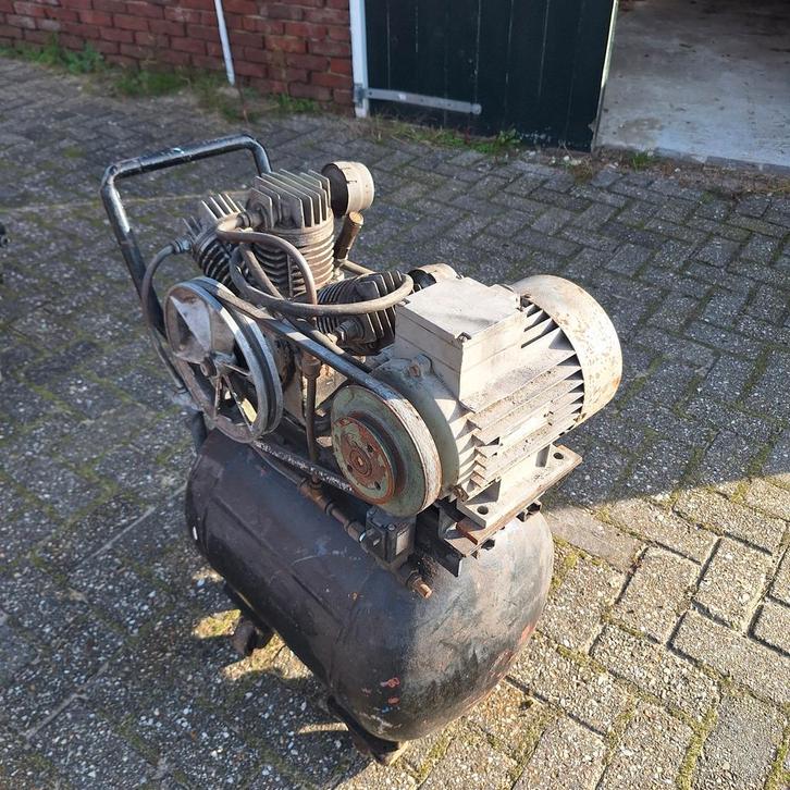 Compressoren, Doe-het-zelf en Verbouw, Compressors, 100 liter of meer, Minder dan 200 liter/min, Ophalen of Verzenden