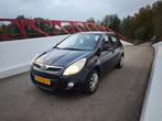 Hyundai i20 1.2 5-DRS 2011 AIRCO, nw banden, NL, onderhouden, Auto's, Voorwielaandrijving, Euro 5, Zwart, Handgeschakeld