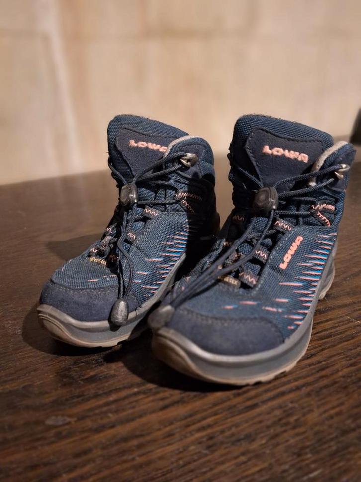 Super mooie Lowa wandelschoenen maat 26, Sport en Fitness, Bergsport en Wandelen, Zo goed als nieuw, Schoenen, Ophalen of Verzenden
