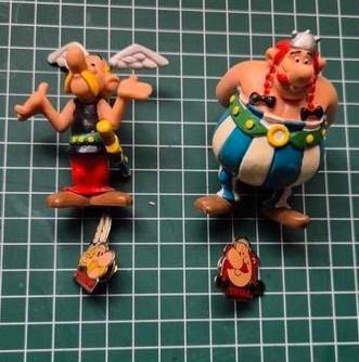 Asterix en Obelix gummifiguren en pins beschikbaar voor biedingen