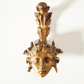 Antieke wandhaak Medusa kapstokje haak beschikbaar voor biedingen
