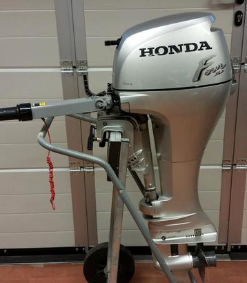 Nette honda 8 pk four stroke, langstaart, handgestart beschikbaar voor biedingen