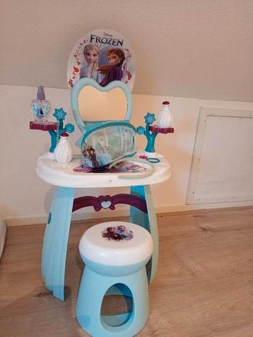 Frozen make-up tafel  beschikbaar voor biedingen