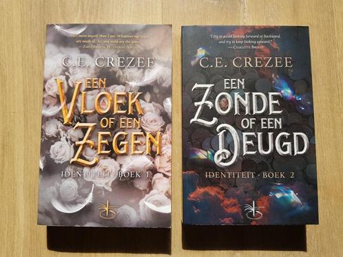 IDENTITEIT Boek 1 + boek 2 - C.E. Crezee, Boeken, Fantasy, Zo goed als nieuw, Verzenden