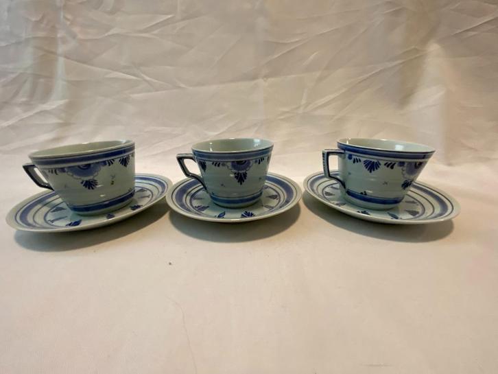 Curiosa Set van 3 Antieke delfts blauwe kop en schotels, Huis en Inrichting, Keuken | Servies, Gebruikt, Kop(pen) en/of Schotel(s)