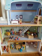 Poppenhuis met veel poppetjes en meubels, Ophalen, Gebruikt, Poppenhuis