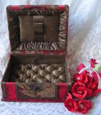 antiek kistje met corsage nr LL 304 ger twin, Verzenden