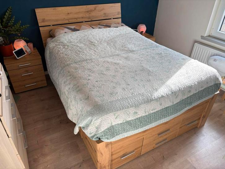 Bed Butiken + nachtkastjes + lattenbodems + matras optioneel, Huis en Inrichting, Slaapkamer | Bedden, Gebruikt, Twijfelaar, 140 cm