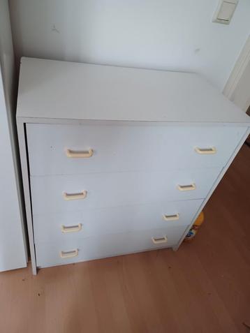 Ladekastje wit/ladekast 5€