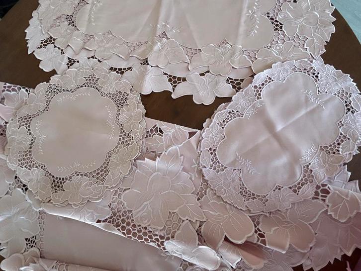 Set van 9 Tafelkleden, Huis en Inrichting, Tafelkleden, Zo goed als nieuw, Vierkant, Binnen, Ophalen